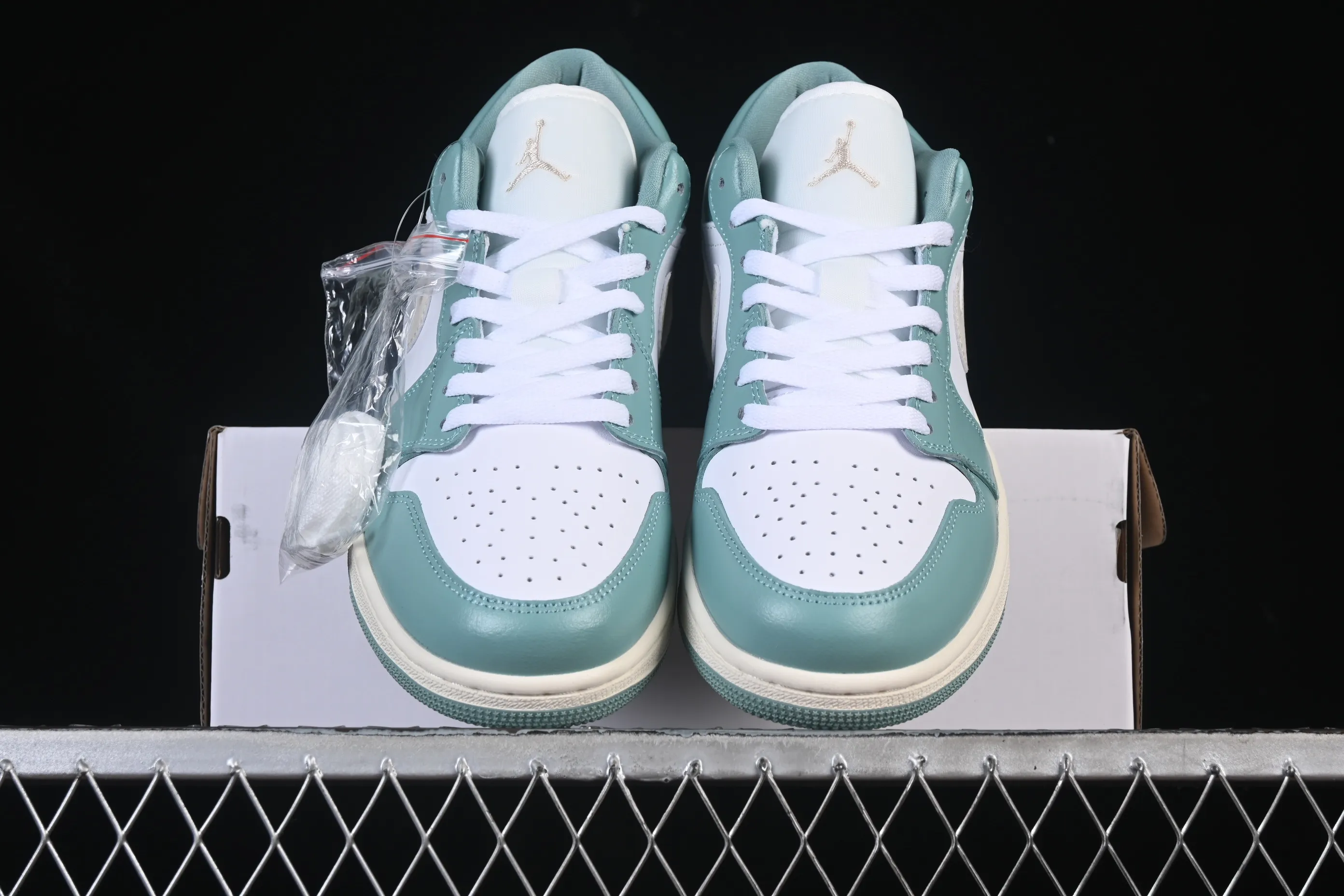 All categories Air Jordan Jordan series basketball shoes Air Jordan 1 Low Air Jordan 1 Low AJ1 Joe 1 fresh mint green low-top cultural casual sneakers DC0774-138